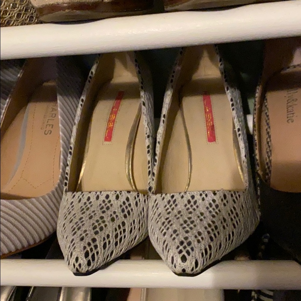 New 6.5 white and black heels CLABEL
